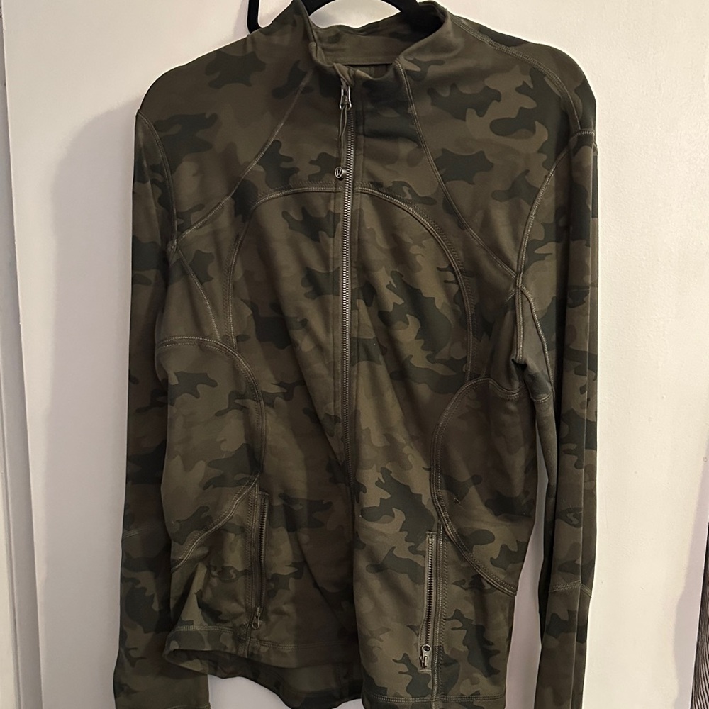 Lululemon Savasana Jacket Camo Green Full Zip Thumbholes Size 12